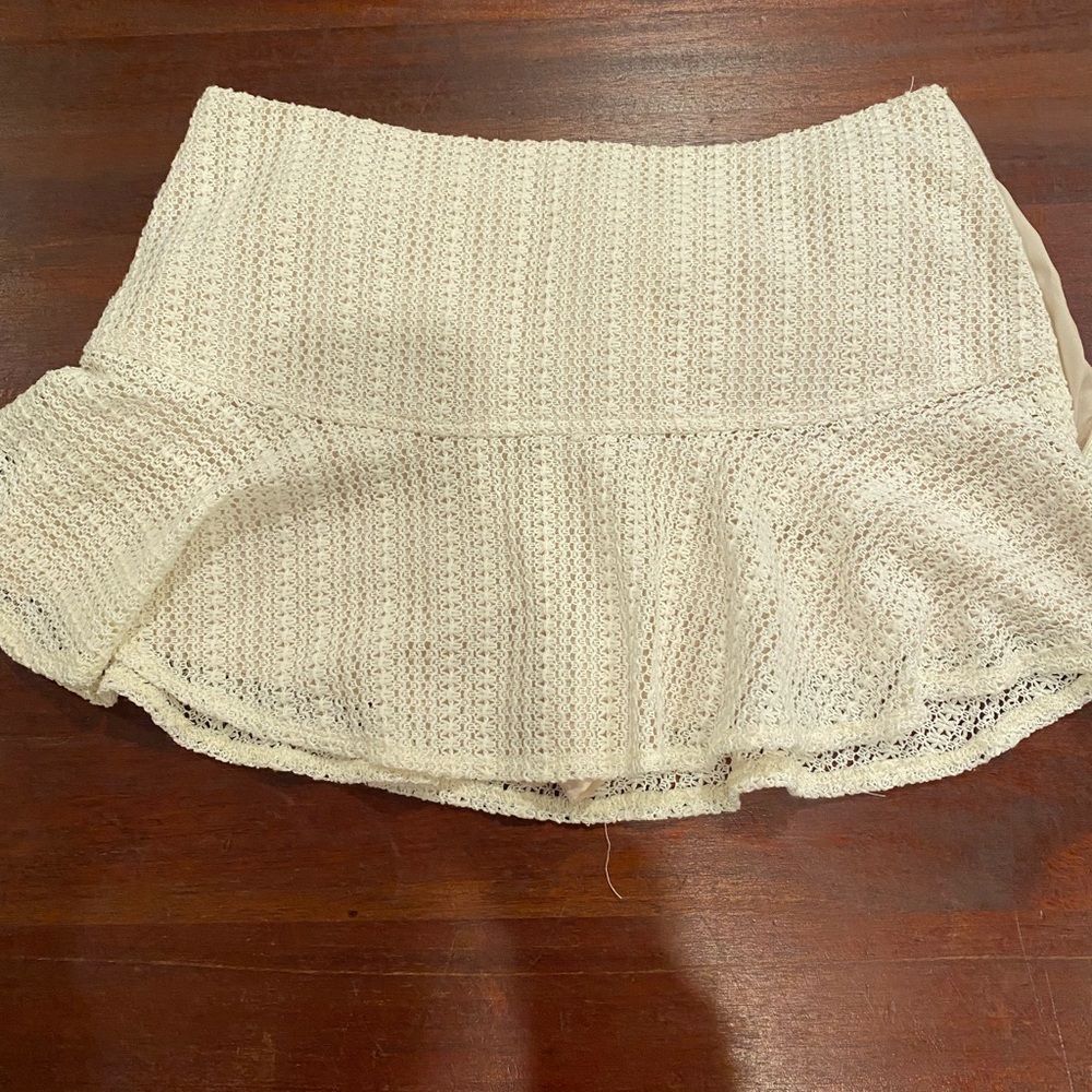 Ruffle Eyelet Bow Mini Skirt - Picture 2 of 3